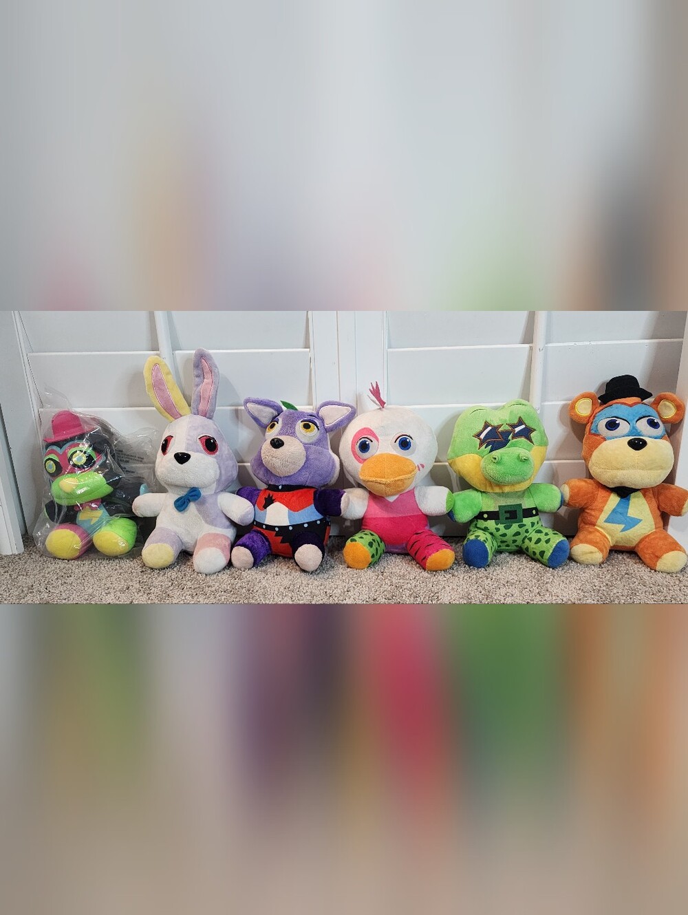 Five Nights at Freddy's Security Breach Plush Set & New w/Tags Blacklight Freddy